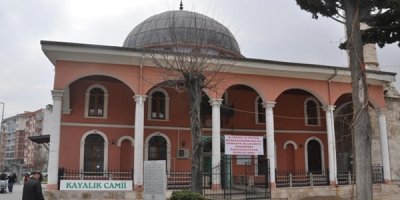 Tarihi Camide Bu Kez Yapıştırıcı Krizi