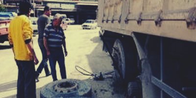 Ayağı Kamyon Tekerinin Altında Ezildi