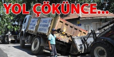 Zift yüklü kamyon, çöken yolda kaldı