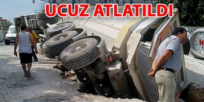 Kamyon çukura düştü