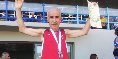 Denizlili Doktor Özbey Yunanistan'dan Madalya İle Döndü
