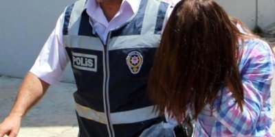 Sütyenin İçine Sakladı,Ama Haberim Yok Dedi!