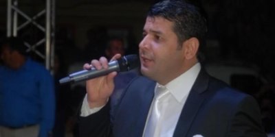 Ünlü Şarkıcı 7. Kattan Düşerek Öldü