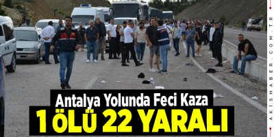 Denizli'den Antalya'ya Giden Tur Midibüsü Devrildi: 1 Ölü, 22 Yaralı