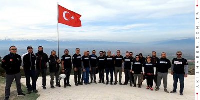 Deprem şehitleri 380 metre yüksekte anıldı