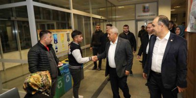 Başkan Zeybek belediye birimlerinin yeni yılını kutladı