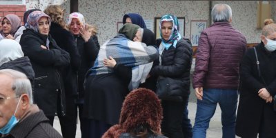 İzmir’deki doçent vahşetinde anneanne ve torunu son yolcuklarını uğurlandı