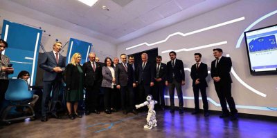 Robot Cezeri’den zeybek şov