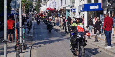 Bodrum’da polisler kortej düzenledi