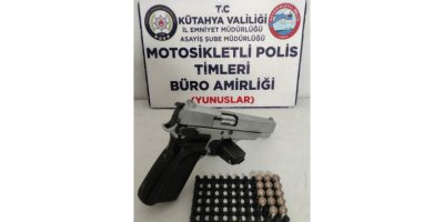 Kütahya’da Yunus Timleri bir kişinin aracında kurusıkı tabanca ele geçirdi