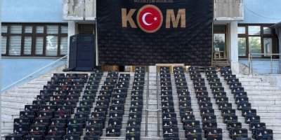 Denizli’de tırın dorsesinde kaçak tütün ürünü ele geçirildi