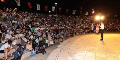 Denizli Büyükşehirin halk dansları festivali kentin dört bir yanında devam ediyor