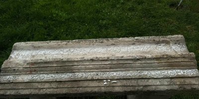 Denizli’de camide bulunan musalla taşı, bölgenin 5 bin yıllık tarihini gözler önüne serdi