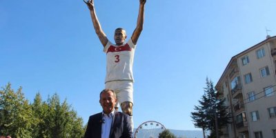 Tanju Özcan verdiği sözü tuttu