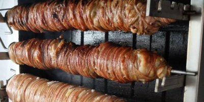 Kebap ve kokoreçe alkol karıştırmışlar