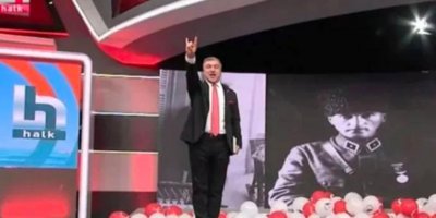 İsmail Küçükkaya canlı yayında bozkurt işareti yaptı