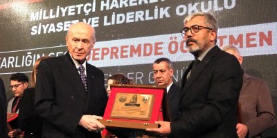 Yazarımız Halil Manuş Bahçeli'ye Kitaplarını Hediye Etti