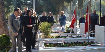 ANAHTAR PARTİDEN ŞEHİTLİK ZİYARETİ