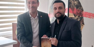 100 YILLIK HİKÂYEYİ KALEME ALDI