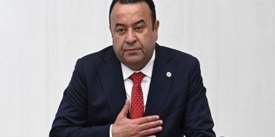 Beker CHP'ye Katıldı Rozetini Özel Taktı