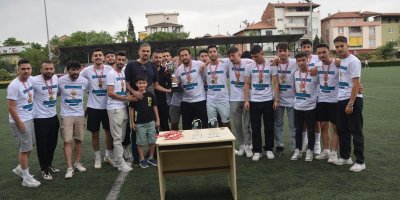 GÖKBÖRÜGÜCÜSPOR ŞAMPİYONLUK KUPASINI KALDIRDI