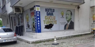AKP ilçe binasına saldırı!