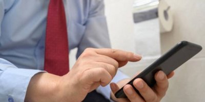 Cep telefonu ile tuvalete gidenler dikkat!