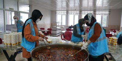 Kızılcabölük'te Günlük Sıcak Yemek