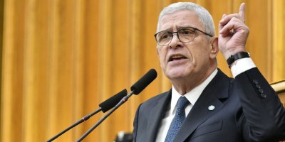 'Bahçeli göz göre göre Öcalan'ın postacılığını yapıyor'