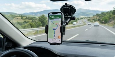 Otomobilin ön camına telefon tutucuya takmaya ceza