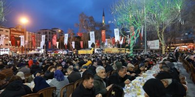 Gönül Sofraları’nın son durağı kent meydanı oldu