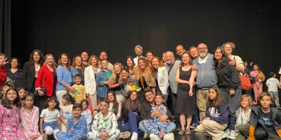 Cumhuriyet Çocukları Sahne Işıkları Altında Aydınlanıyor 