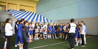 FOMGET’TE ANNE-KIZ FUTBOL HEYECANI