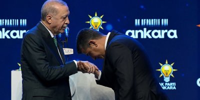 Erdoğan'ın elini öptü AKP'ye Katıldı