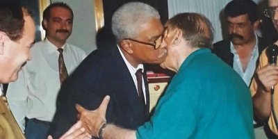 HEPİNİZİN GÖRDÜĞÜ GİBİ BEN BİR ZENCİYİM