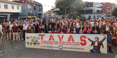 Tavas’ta zeybek ateşi yandı