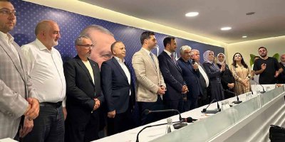Üsküdar’da dört CHP’li meclis üyesi AK Parti’ye geçti