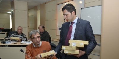 Gürlesin Meclis Üyelerine Tablet Dağıttı
