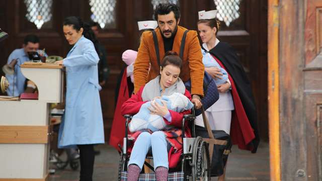 Bir Aile Hikayesi 2. bölüm izle