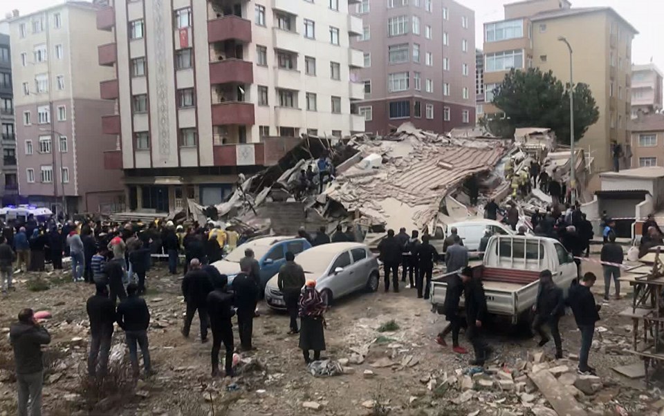 Kartal bina çöktü