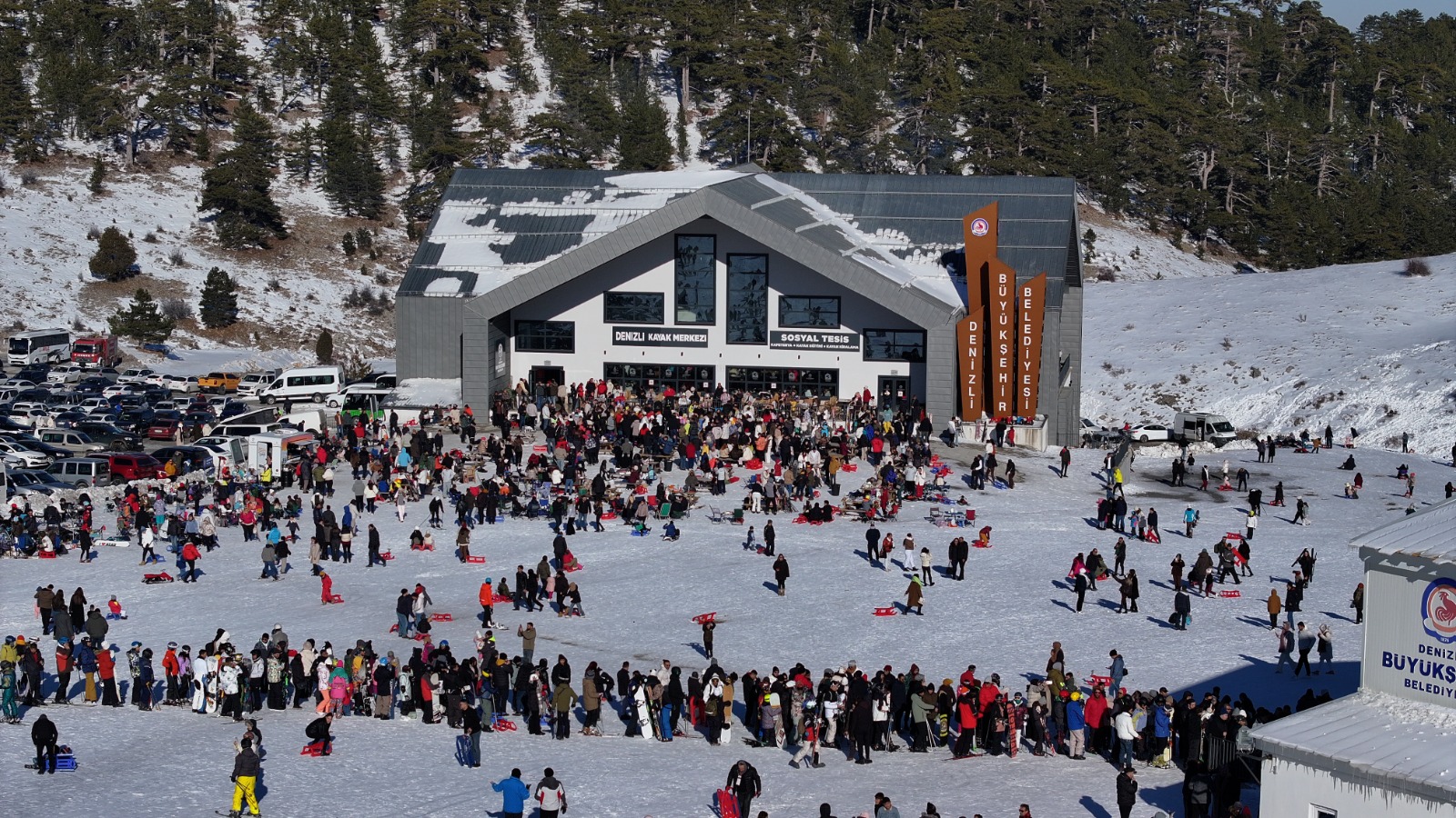 kayak-merkezi-ve-teleferik-hafta-sonu-yogun-ilgi-gordu-4.jpeg
