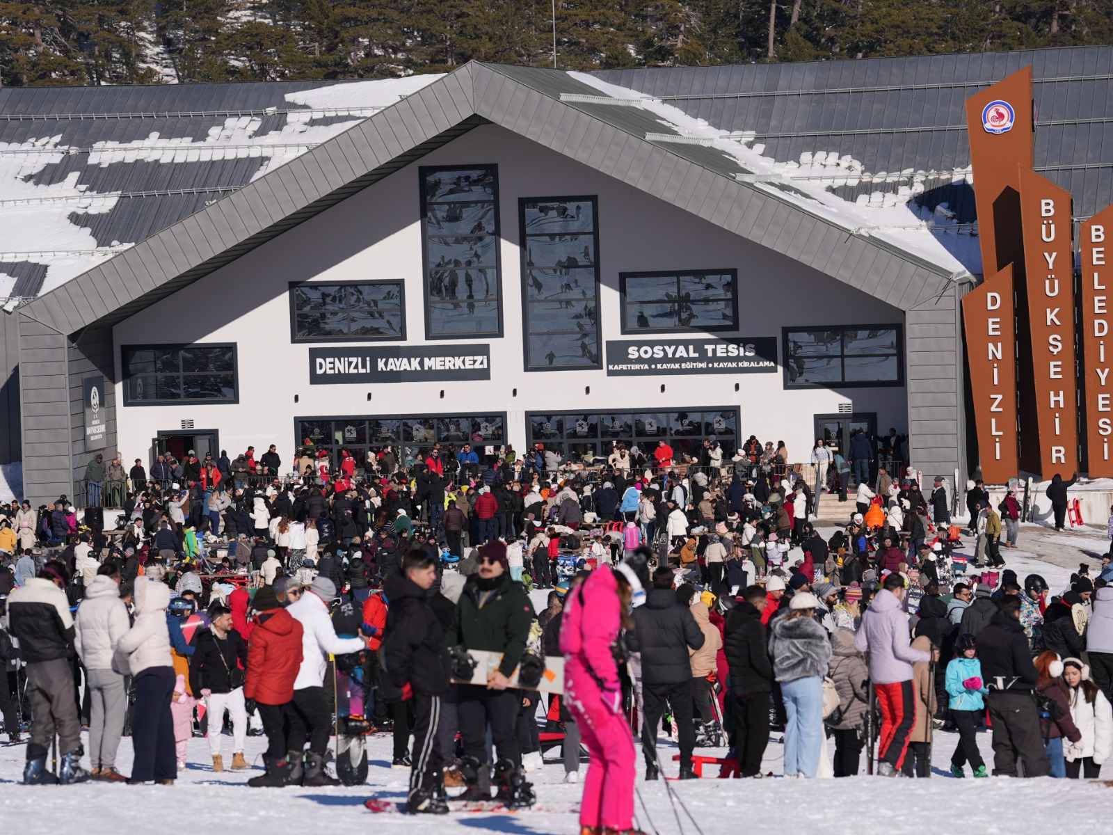 kayak-merkezi-ve-teleferik-hafta-sonu-yogun-ilgi-gordu-7-001.jpeg