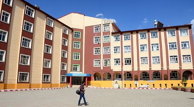 1 Nisan 2019 Pazartesi okullar üniversiteler tatil mi?